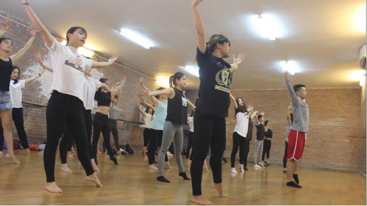 Học nhảy hiện đại cơ bản ở Hà Nội cùng Le Cirque Dance Studio